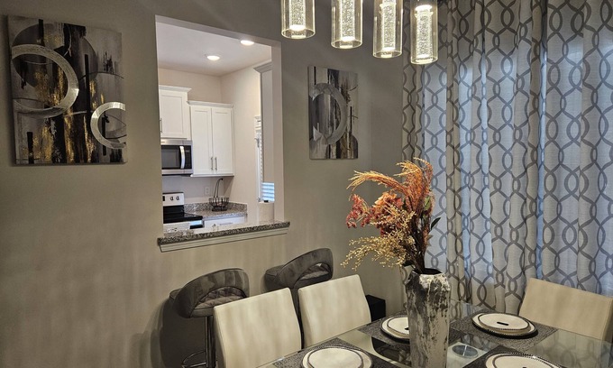 Paw Creek House | Luxury 3-bedroom townhome located in brilliant Charlotte with Amenities
