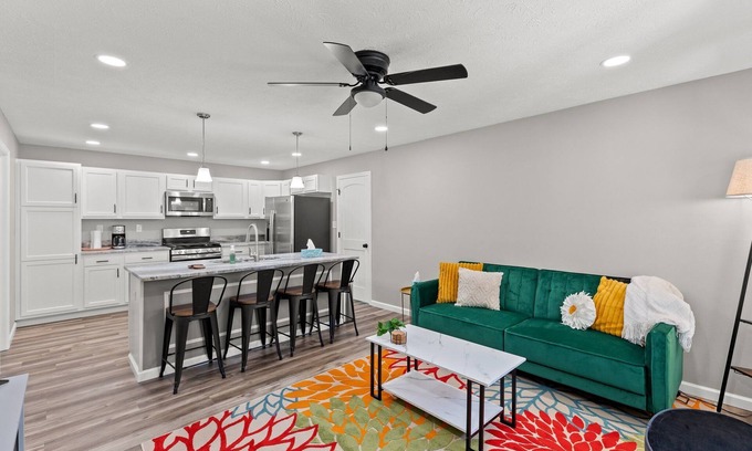 Nicholasville House | Luxury 3-bedroom house with WiFi, AC, Hottub.