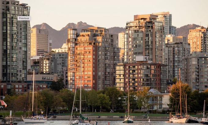 Southeast False Creek House | Luxury 3 Bedroom Waterfront Townhome in Trendy Yaletown