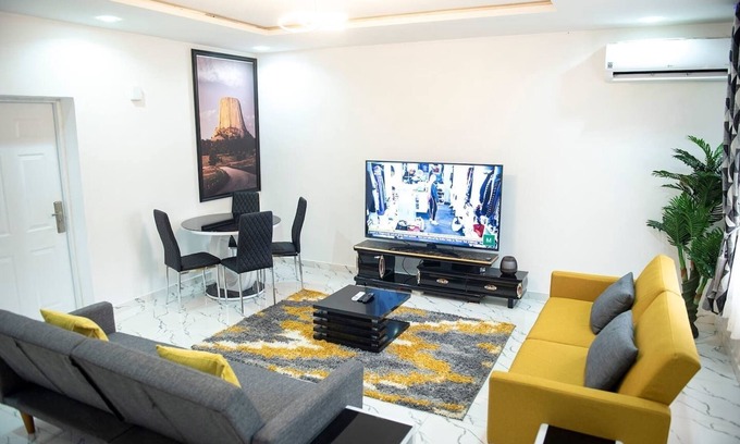 Abuja House | Luxury 3 Beds Apart - 24Hrs Elect/WIFI/Security