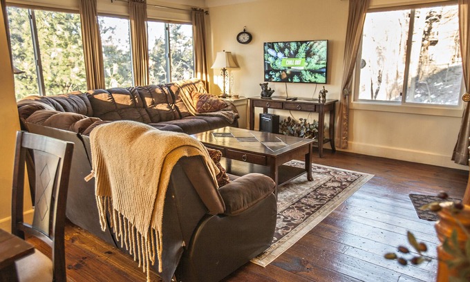 Vernon Condo | Luxury 3 Br 2 Bath Condo With Steam Shower Ski Golf Relax