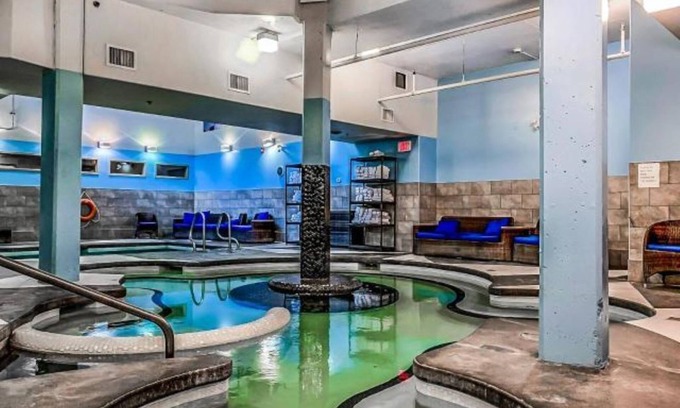 Canmore Condo | Luxury 3-Br Penthouse | INDOOR Pool & Hot Tub | Pool Table | 2 Decks + Mtn Views