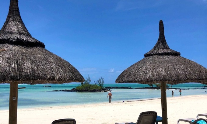 Grand River South East Apartment | Luxury 3 bedroom flat overhanging Anahita Golf Course off Ile aux Cerf