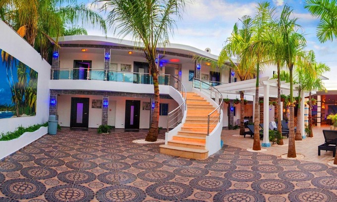 Villas Ana Maria Villa | Luxury 30BD Party Complex, guest-friendly, steps from Clubs/Beaches!