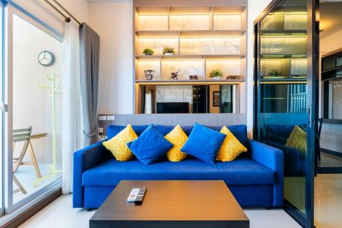 Nong Pa Khrang Apartment | Luxury 31st Top Floor Condo with Swimming Pool