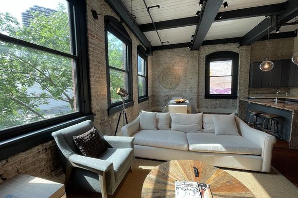 Central Business District Apartment | Luxury 3BD/3 5Bath Full Floor - Prvt Elevator/Grocery/Superdome/Streetcar/Dining