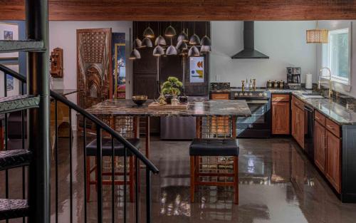 College Station House | Luxury 3bd 3bth sleeps 10 gorgeous and brand new