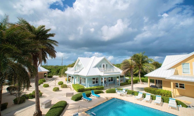 North Side Villa | Luxury 3bd Beach Front 4 Green Stunning Views