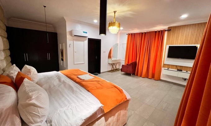 Ofin Apartment | LUXURY 3BED ACE APARTMENT