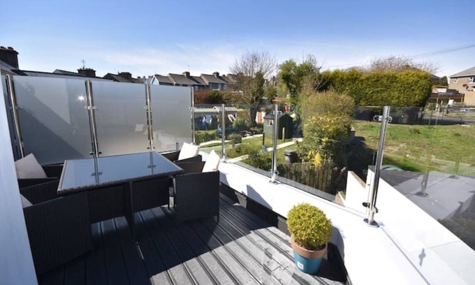 Letterkenny House | Luxury 3Bed3Bath Townhouse with EV Charger
