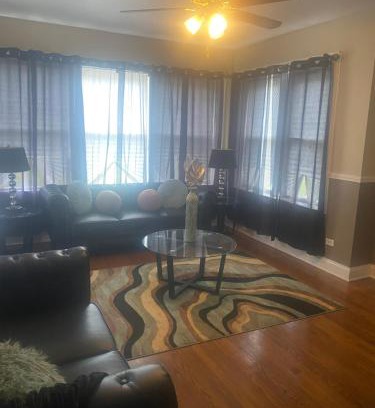 Greater Grand Crossing Apartment | Luxury 3BR, 1BA-5mins from Hyde Park