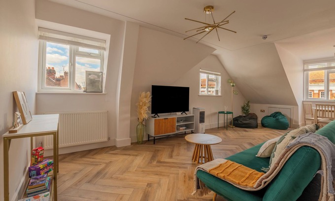 Roxeth Apartment | Luxury 3BR Apartment Family Comfort & Style