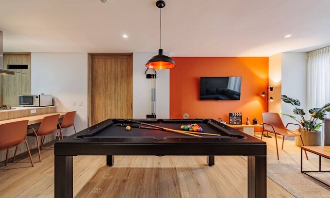 La Florida Apartment | Luxury 3BR Apt with AC and private Pool table