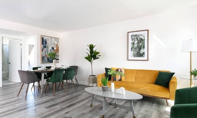 Glendale Apartment | Luxury 3BR Condo Near Americana & Galleria