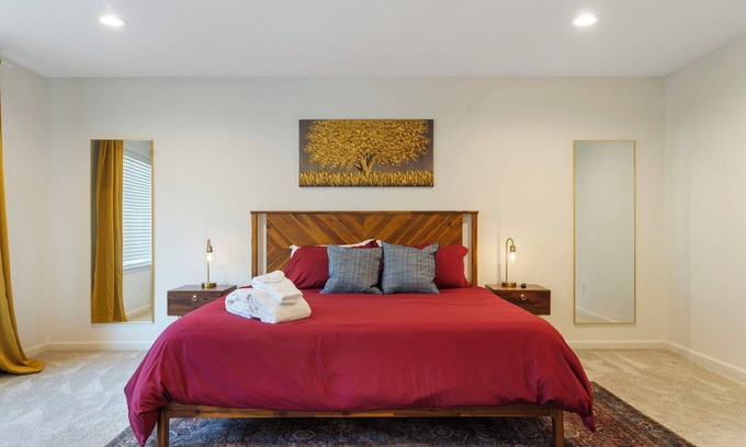 Hillsboro House | Luxury 3BR Home in the Heart of Hillsboro