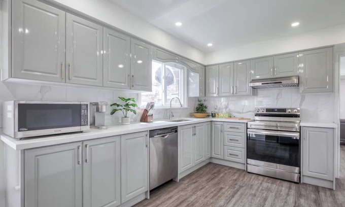 Innisfil House | Luxury 3BR Villa