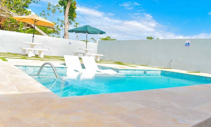 Silver Sands House | Luxury 3BR Villa w/Private Pool,Fast Wifi - Near 876 Beach Club Relax in Style!