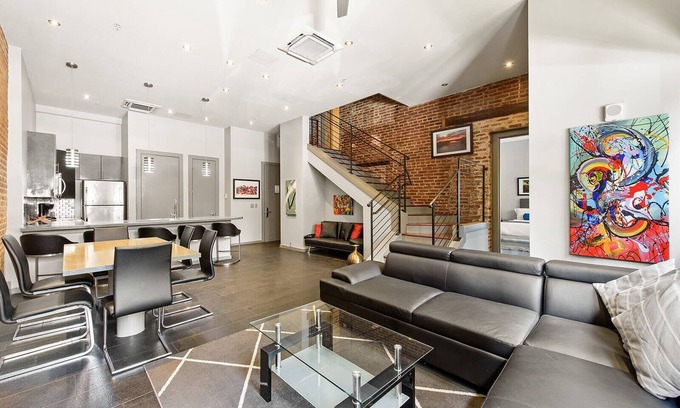 Central Business District Condo | Luxury 3BR w Heated Pool & Hot Tub Near French Qtr, Great for Families & Groups