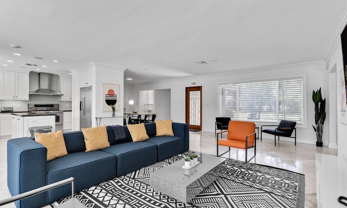 South Lake House | Luxury 3BRs Home 4mins to Ocean with Heated Pool