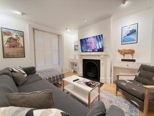 Warwick Villa | Luxury 3BRs Home, Spacious and Cozy in Victoria