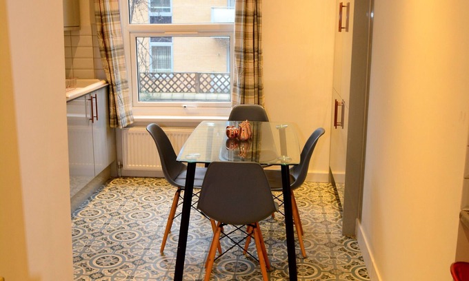 Holloway Apartment | Luxury 4/5 bed 2 bath Victorian London home