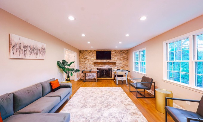 Annandale House | Luxury 4-6 Bedroom House with Movie Theater