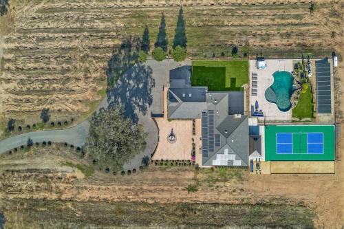 Victor Villa | Luxury 4 Acre Estate - Pickleball, Pool, Hot Tub!