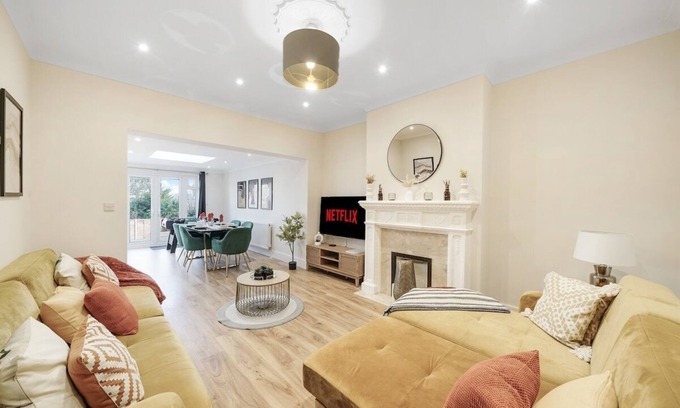 Preston House | Luxury 4 Bed house in Wembley - Garden