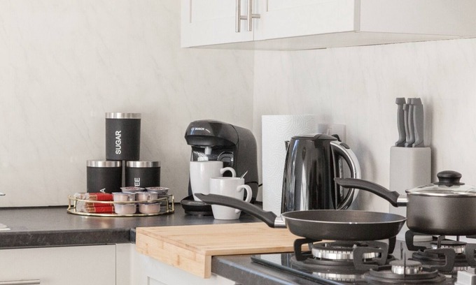 Failsworth House | Luxury 4 Bed Retreat in Manchester Perfect for Families, Groups & Business Stays