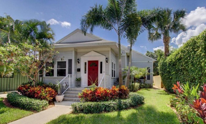 Flamingo Parks Villa | Luxury 4 Bedroom Villa with Communal Pool, West Palm Beach Villa 1218