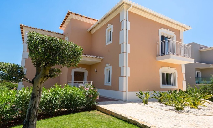 Atalaia House | Luxury 4 Bedroom Detached Villa on Boavista Golf Resort, Lagos
