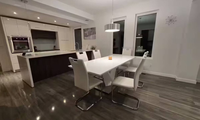 Steinbach House | Luxury 4 Bedroom Home
