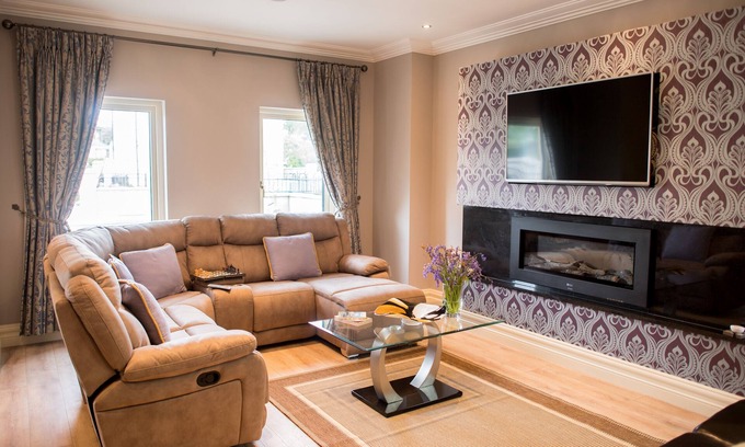 Killarney House | Luxury 4 Bedroom House 5mins walk to Killarney Town Centre