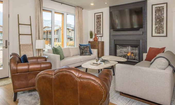 Big Sky House | Luxury 4 Bedroom Townhome Big Sky Town Center