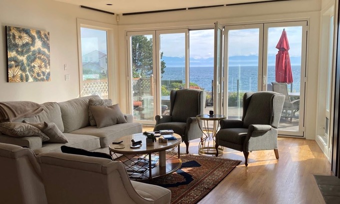 Gonzales House | Luxury 4 Bedroom Victoria Oceanfront Home with Amazing Views