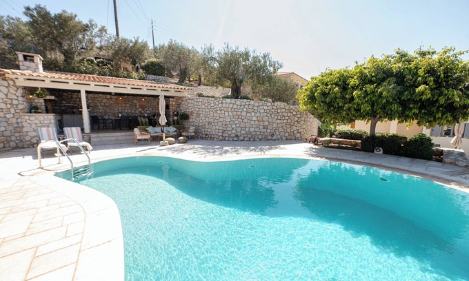 Galatas Villa | Luxury 4 Bedroom Villa With Private Pool and Panoramic Sea View