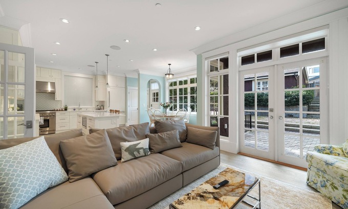 West Point Grey House | Luxury 4 beds Ocean-View house at Point Greg