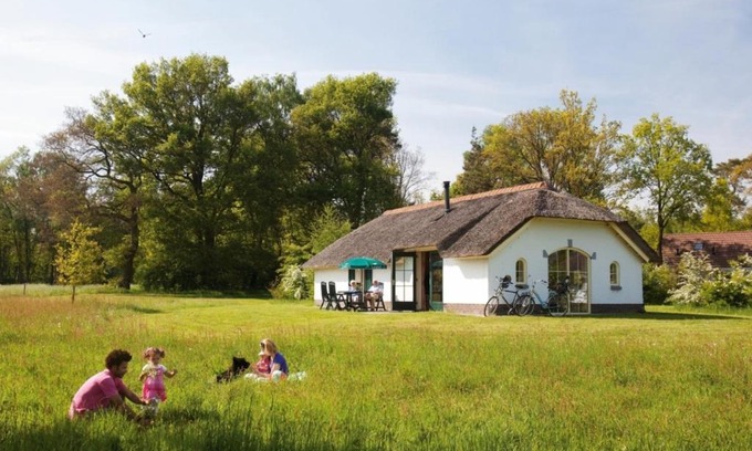 Municipality of Rijssen-Holten House | Luxury 4-Person Bungalow In The Holiday Park Landal Twenhaarsveld