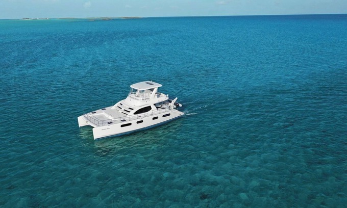 Old Fort Bay Boat Rental | Luxury 47’ Leopard Power Catamaran - Bahamas