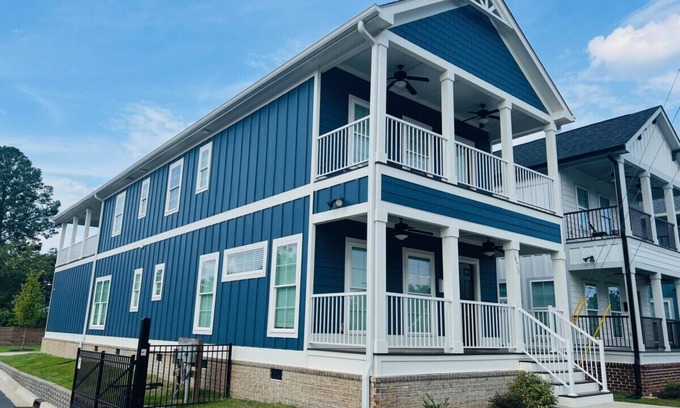 Augusta House | Luxury 4B/4.5b Home, EV Charger, deck by MCG