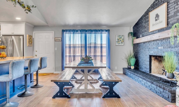 Ardmore House | Luxury 4bed 2bath hot tub in the heart of Ardmore