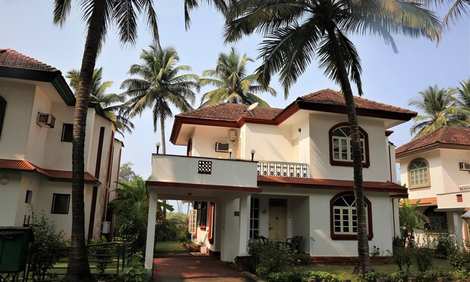 Betalbatim House | Luxury 4BHK Beach House, En-suite, Gated, Pool