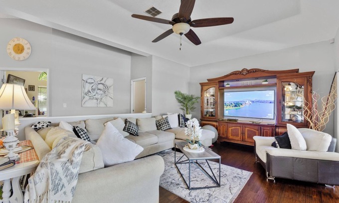 East County Civic Group House | Luxury 4BR/3BA Home with Pool – Ideal for Executives & Travelers