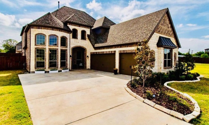 Sachse House | Luxury 4BR/5BA House - Elegance & Comfort Combined, GREAT Family place