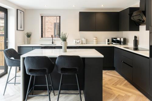 Hope Street House | Luxury 4BR City Centre House - Free Parking