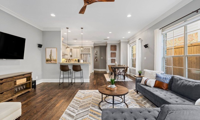 Vickery Place House | Luxury 4BR Dallas Home | Game Room | Fire Pit | Gym