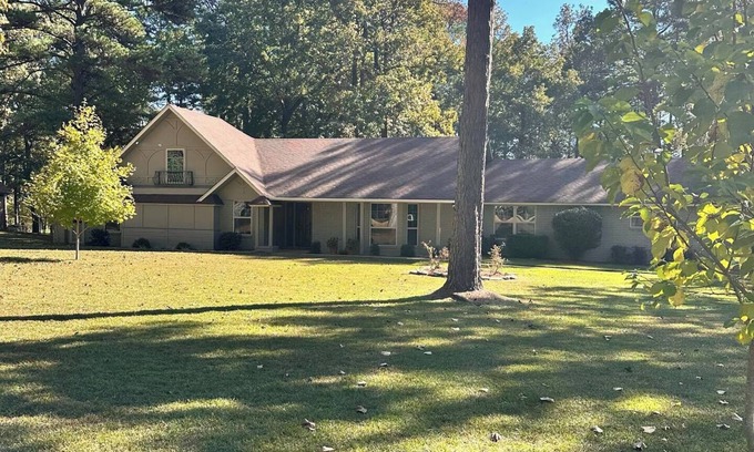 Redlick House | Luxury 4BR Home on Bringle Lake Trail