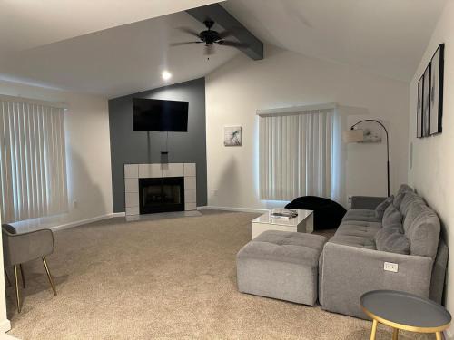 Sterling Heights House | Luxury 4BR home In Sterling Heights near Detroit