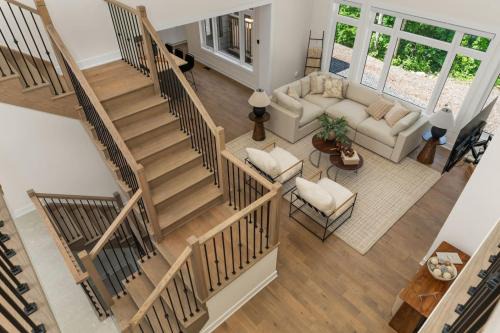 Lake of Bays House | Luxury 4BR Home with Games Room, BBQ and Sunroom