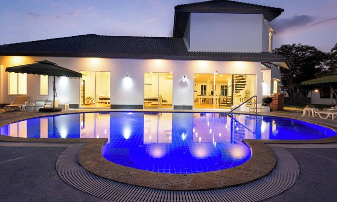 Nong Prue Villa | Luxury 4BR private 425sqm party pool villa